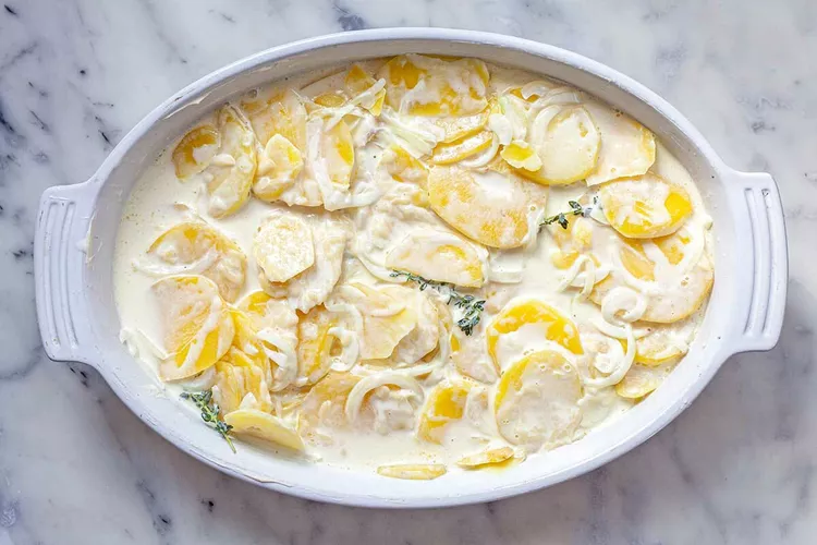 __opt__aboutcom__coeus__resources__content_migration__simply_recipes__uploads__2020__11__Potatoes-Au-Gratin-METHOD-5-598bfd0a0130472f98554e21563f8a67