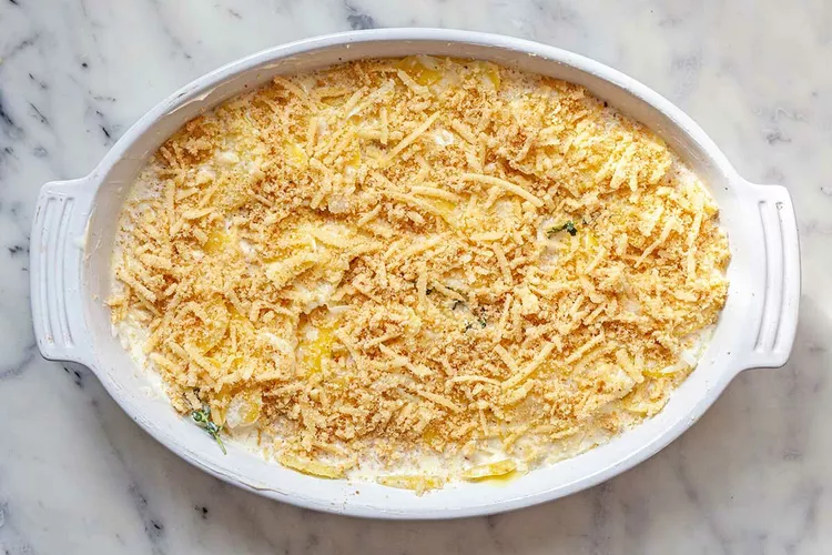 __opt__aboutcom__coeus__resources__content_migration__simply_recipes__uploads__2020__11__Potatoes-Au-Gratin-METHOD-6-b05dd677228145e1b1d25182b3f022b9