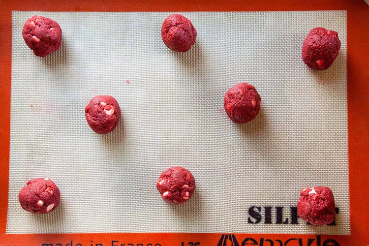 red velvet cookies 2
