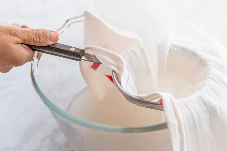 __opt__aboutcom__coeus__resources__content_migration__simply_recipes__uploads__2020__04__Easy-Homemade-Horchata-METHOD-6-ba36443d32ee4379b9338b15e3d9ef16