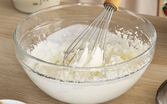 Bol con la mezcla de mascarpone
