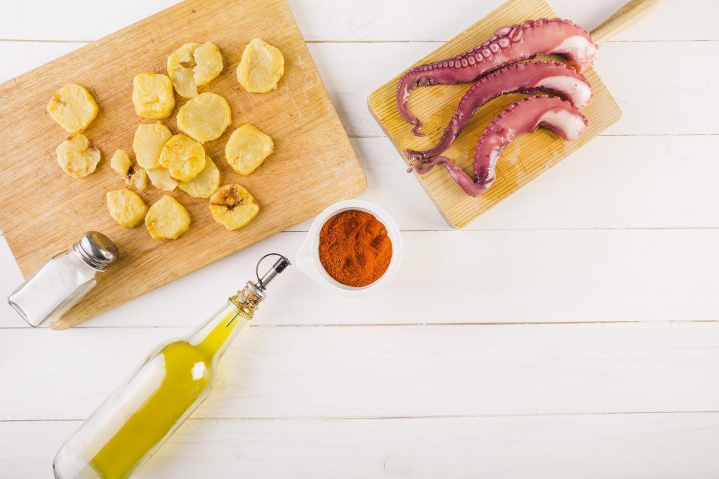 escritorio-cocina-patatas-mariscos