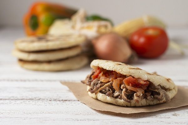 Arepas con pollo y verduras