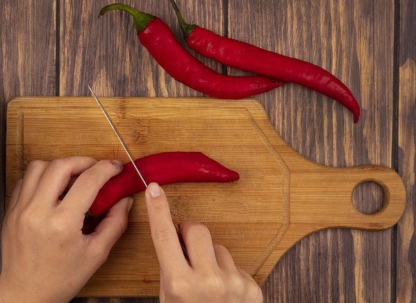 Chiles rojos cortar