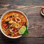 Sopa de mariscos ácidos o tom yum seafood