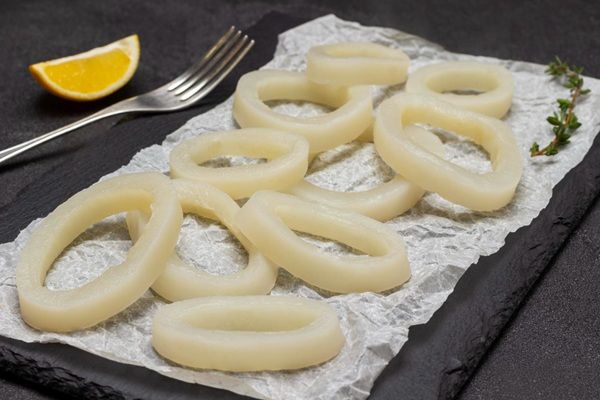 Calamares limpios listos para freír